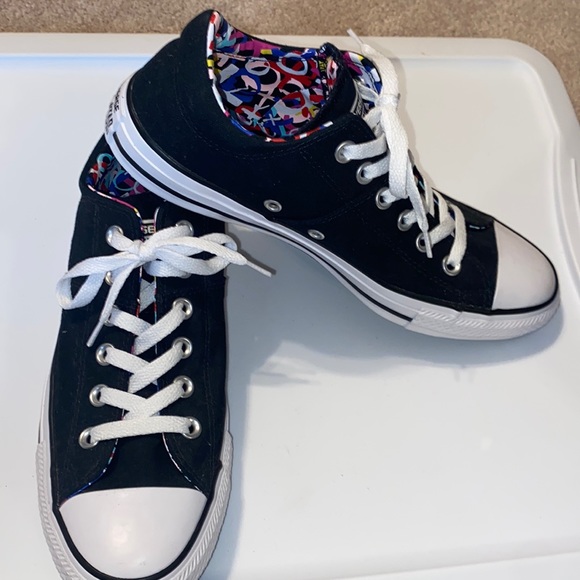 Converse Shoes - Size 9 women’s Converse all star chuck taylor